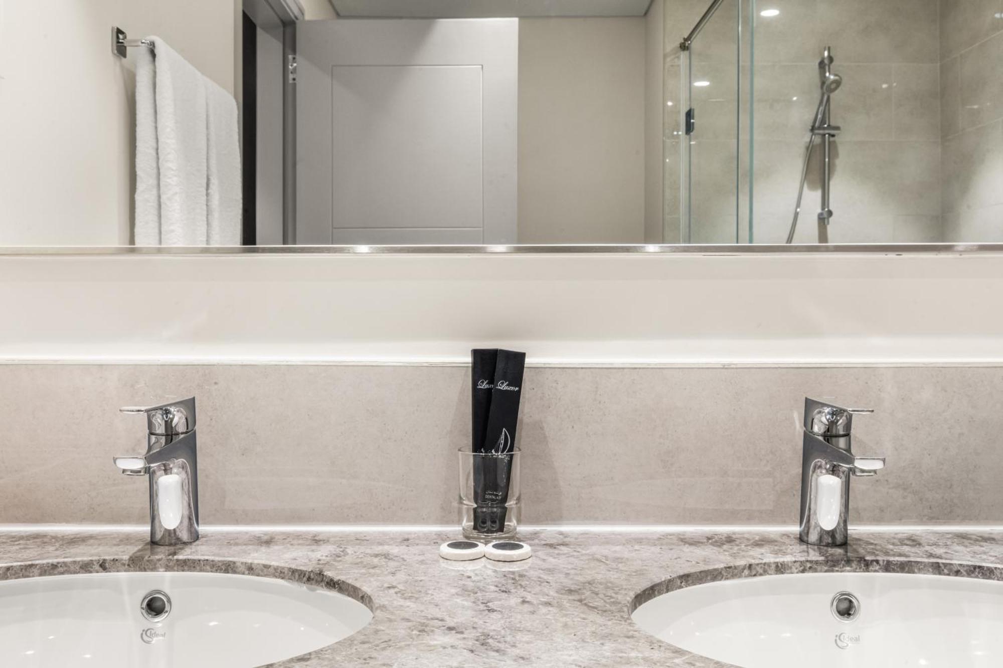 Luxury 4-bed Escape In Downtown That Sleeps 9 Appartement *